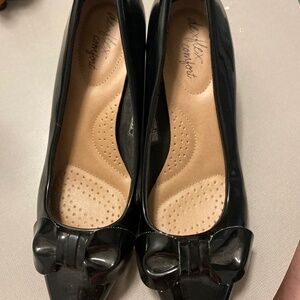 Size 8 Dex flex Black Patent Kitten Heels